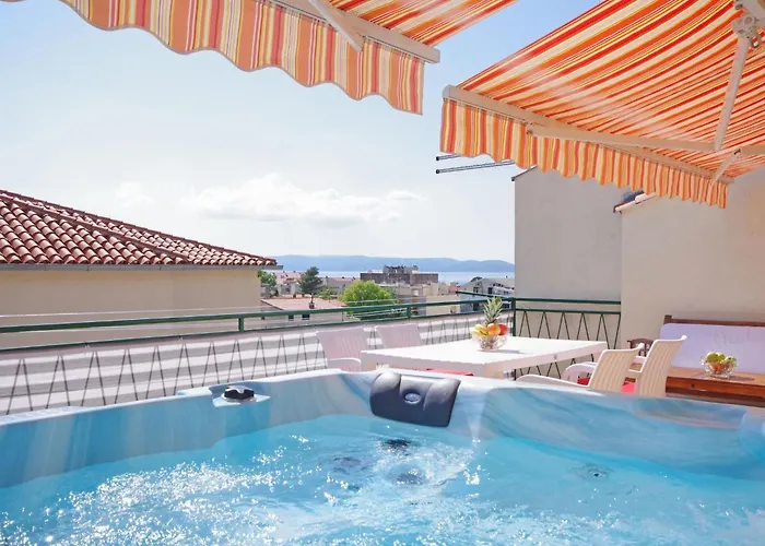 Apartment Mit Drei Schlafzimmern- Whirlpool Und Meerblick By Interhome Makarska