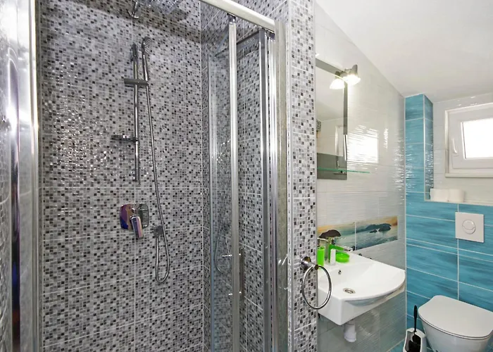 Mit Drei Schlafzimmern- Whirlpool Und Meerblick By Interhome