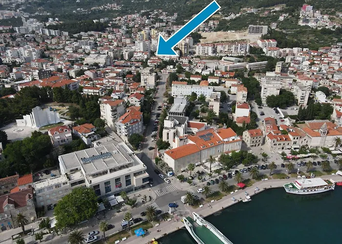 Mit Drei Schlafzimmern- Whirlpool Und Meerblick By Interhome Makarska