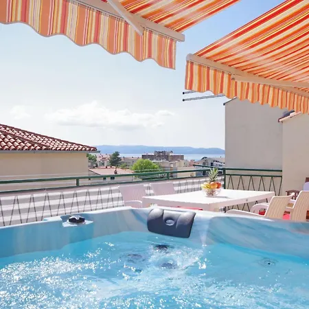 Lägenhet Mit Drei Schlafzimmern- Whirlpool Und Meerblick By Interhome Makarska