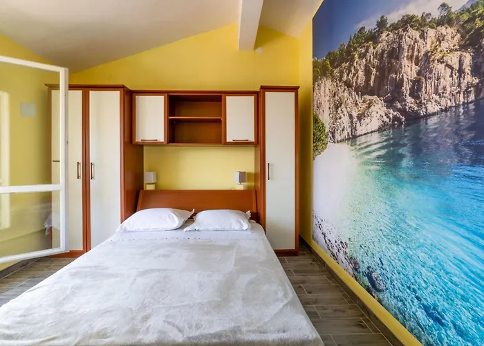 Lägenhet Mit Drei Schlafzimmern- Whirlpool Und Meerblick By Interhome Makarska