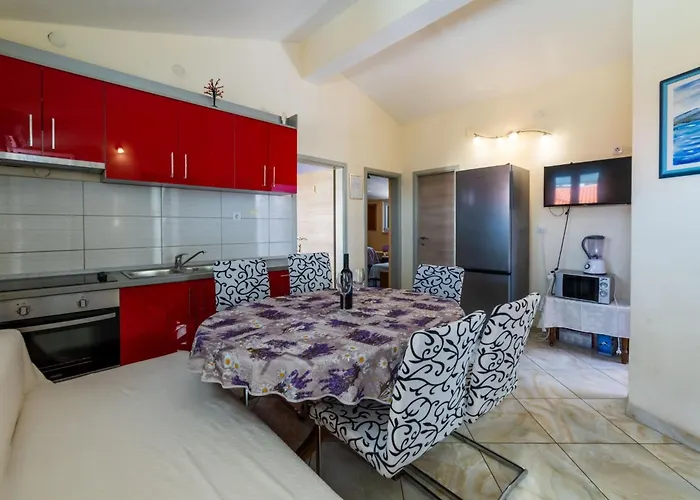 Lägenhet Mit Drei Schlafzimmern- Whirlpool Und Meerblick By Interhome