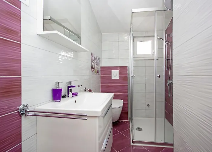 Mit Drei Schlafzimmern- Whirlpool Und Meerblick By Interhome Makarska